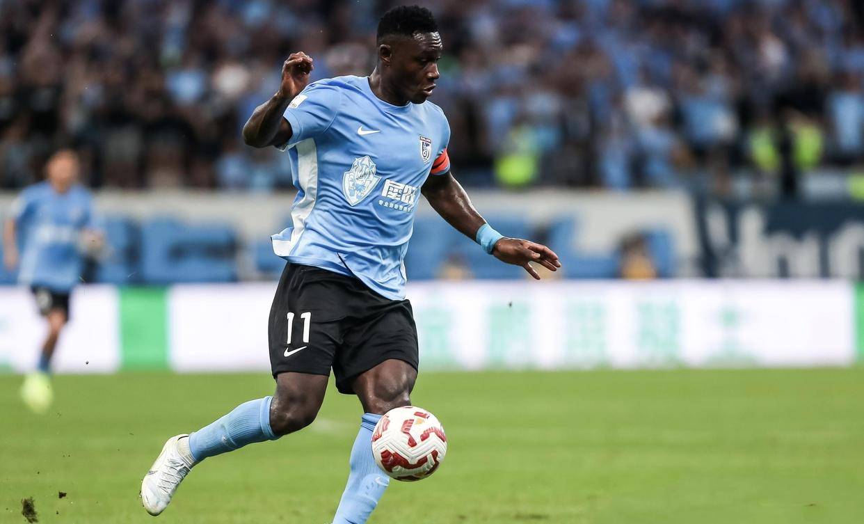 亚眠客场惨败,保级生存压力巨大,全场震撼 亚眠客场惨败,保级生存压力巨大,全场震撼