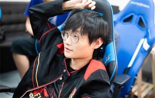 DK轻取EDG，Inspired拿下关键大龙焦点之战四强赛，留下经典瞬间的简单介绍